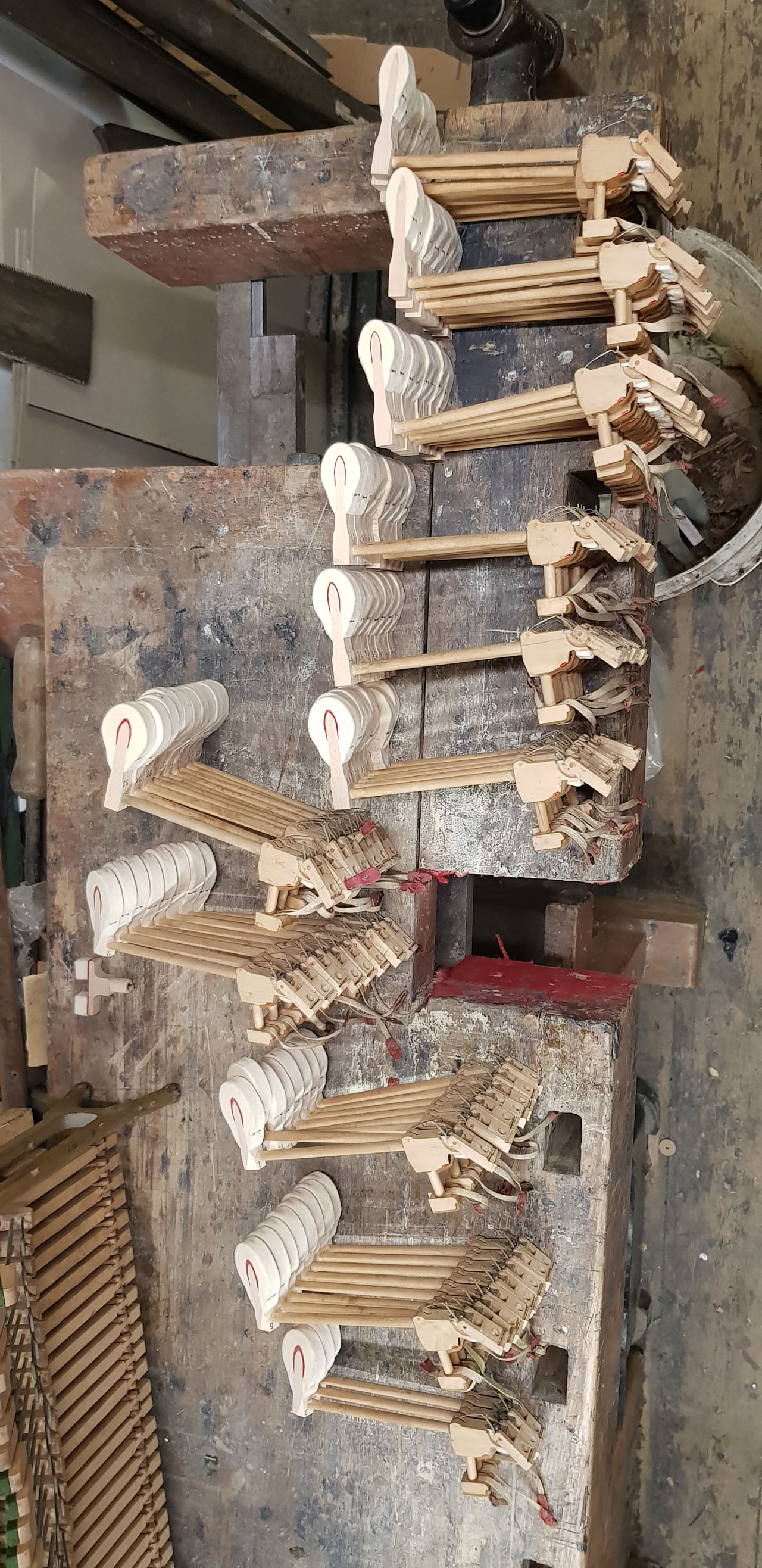 Hammerköpfe mit Stiel und Nuß - 1385