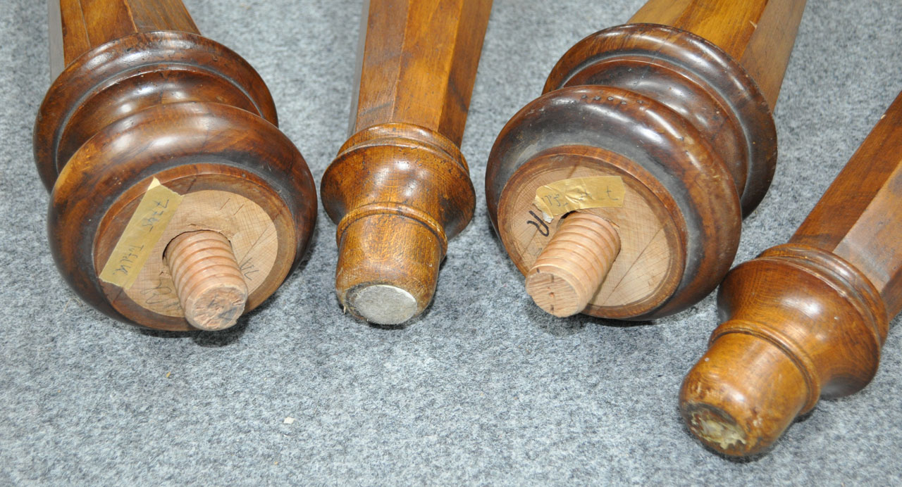 Beine für ein Tafelklavier - 1382