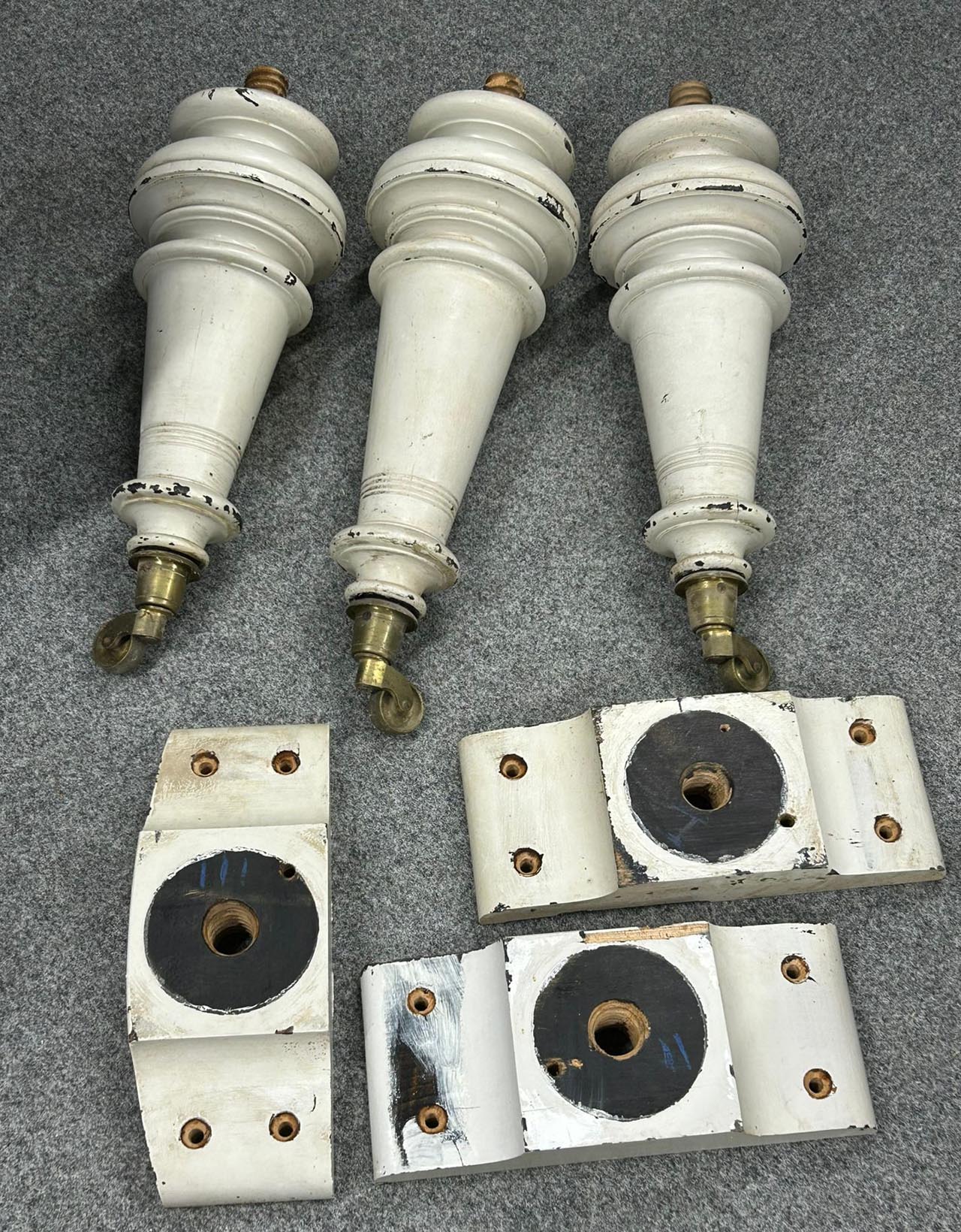 Beine wei&szlig; eines Schiedmayer Mod. 180 - 1445