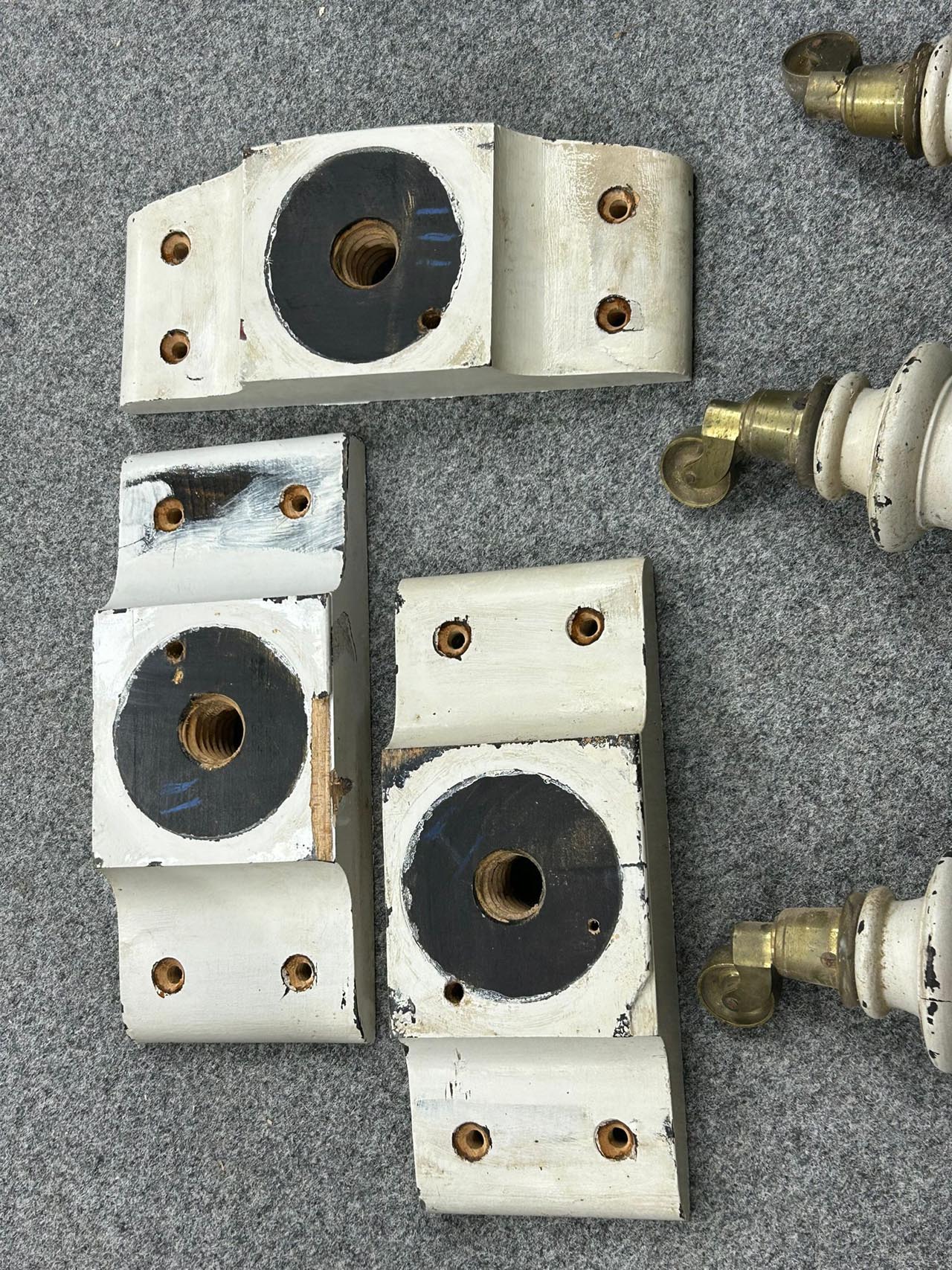 Beine wei&szlig; eines Schiedmayer Mod. 180 - 1445